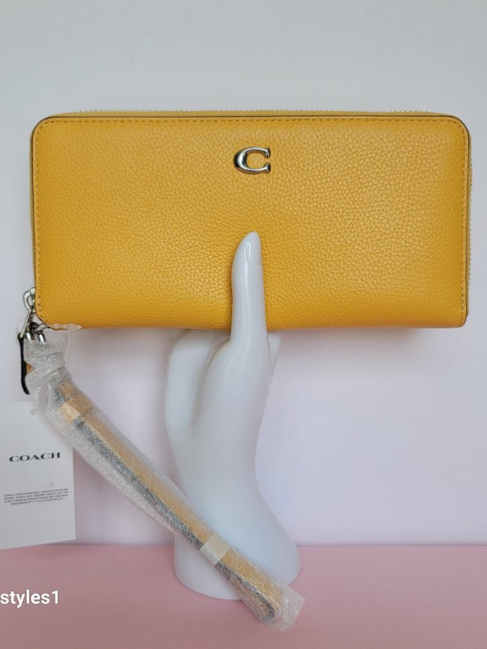 COACH Pebbled Leather Long Continental Wallet/Wristlet - Canary color⭐